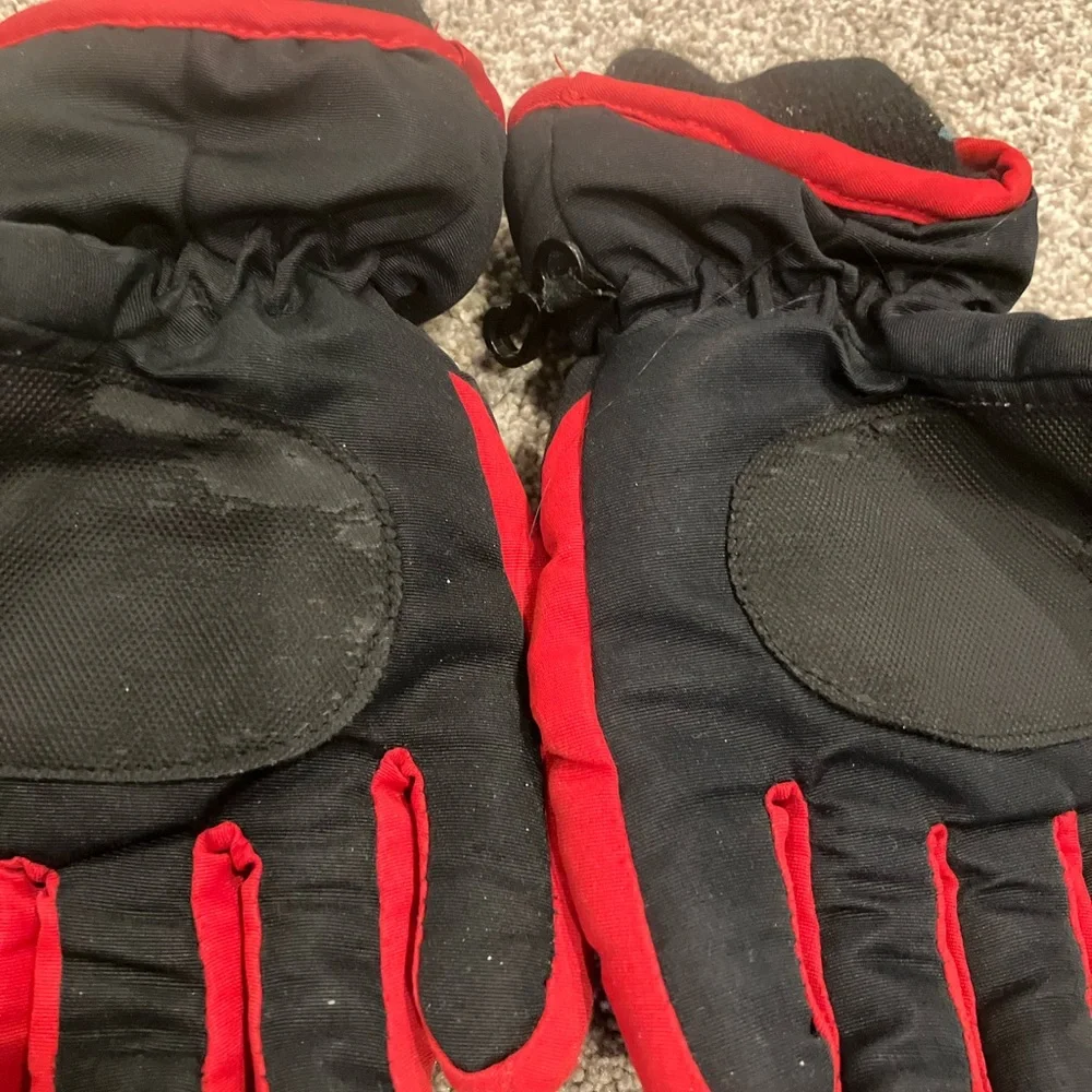 Nike Youth Insulated Ski Gloves Winter Red And Black Spring break